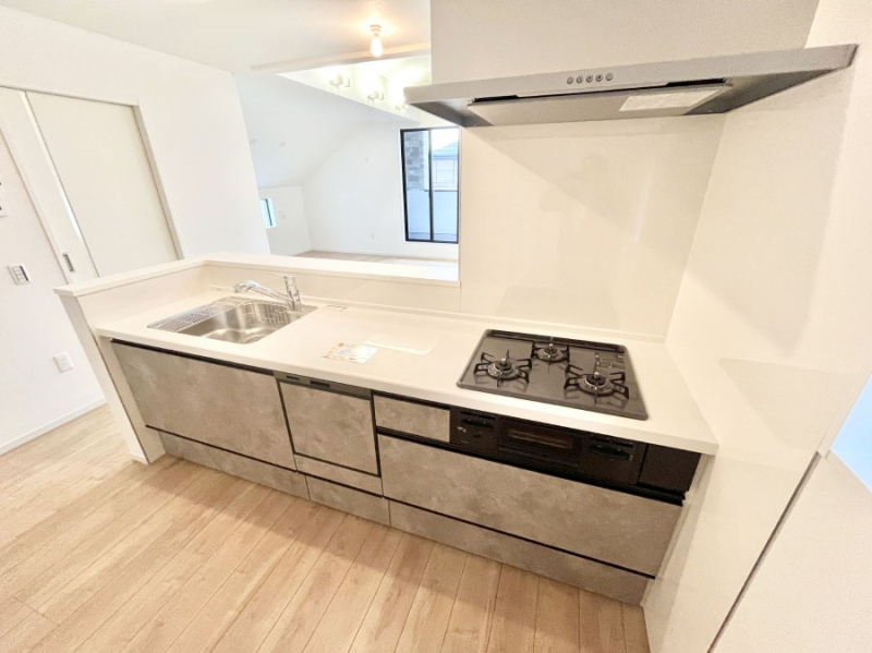 �L�b�`���@���������Ȃ���ł����Ƒ��Ƃ̉�b���y���߂�ΖʃL�b�`��