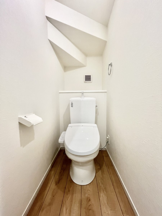 �g�C���@�g�C����1�K��2�K���ꂼ��ɔz�u����Ă��ĂƂĂ��֗��ł��B 