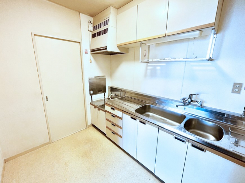 �L�b�`���@�������̂������ŉƑ��̏Ί炪�L����܂��I