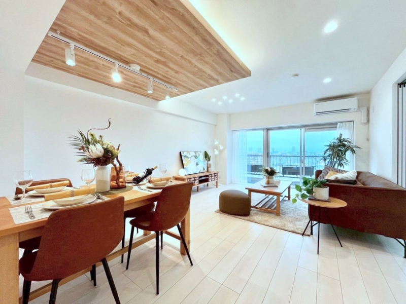 ���r���O�@�������������͋C�̂k�c�j�͉Ƒ��݂�Ȃ̉��K��ԁ@