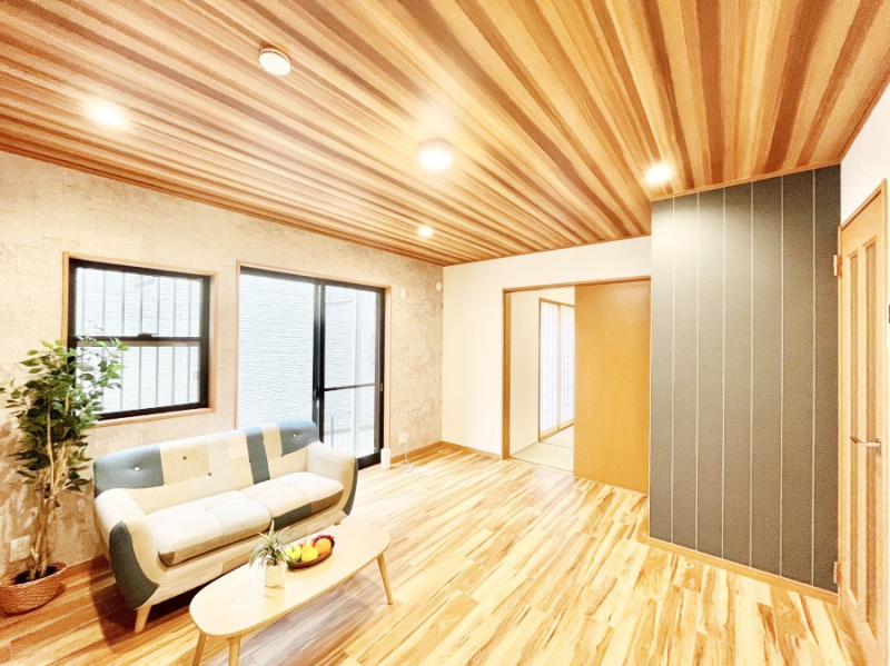 ���r���O�@���邢�z���������A�����̕��͋C�ɖ�������郊�r���O�_�C�j���O