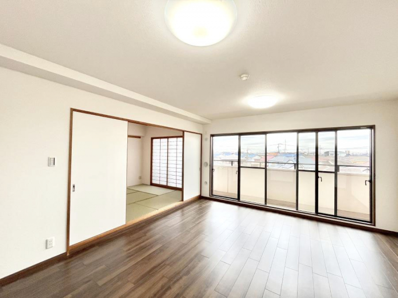 ���r���O�@�傫�ȑ����炽���Ղ�̗z���ƕ����������郊�r���O  