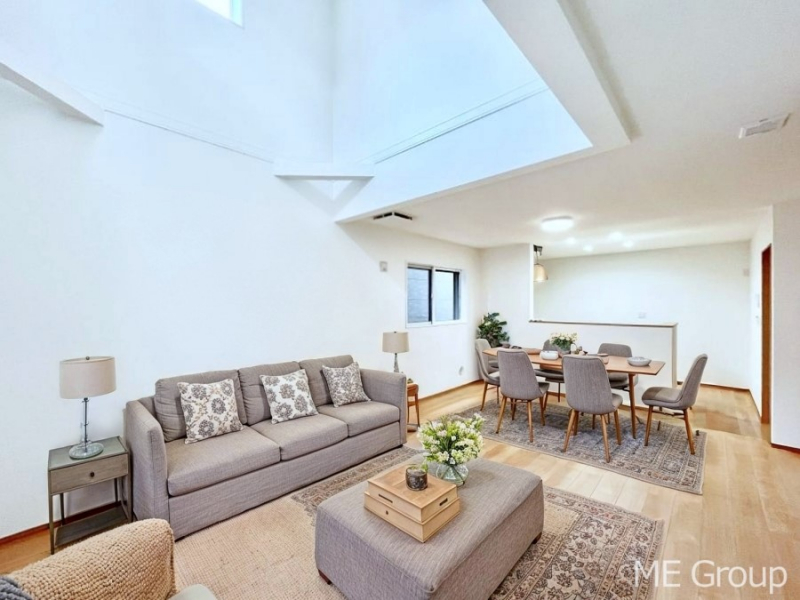 ���r���O�@�㕔�͐������I���R������荞�܂�A�Ƒ��c���̏ꏊ�𖾂邭���o�@���Ƌ��CG�ł�