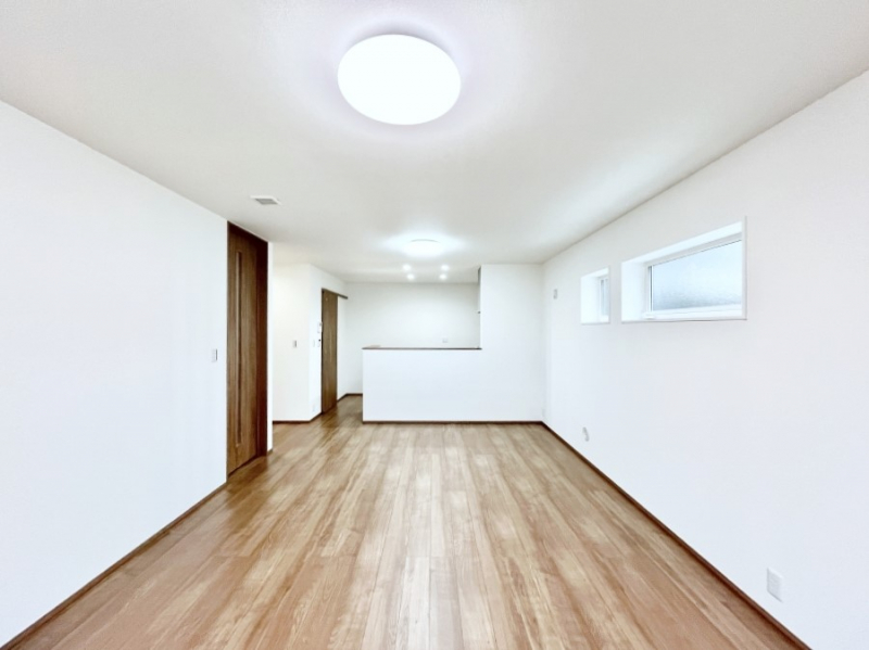 ���̑����ρ@�Ƒ��̏Ί炪���R�Ɛ��܂�Ă���A����ȕ��͋C�̃_�C�j���O�Ɏd�オ���Ă��܂��B