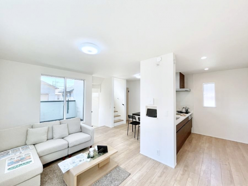 ���r���O�@���邢�z���������A�����̕��͋C�ɖ�������郊�r���O�E�_�C�j���O�B 