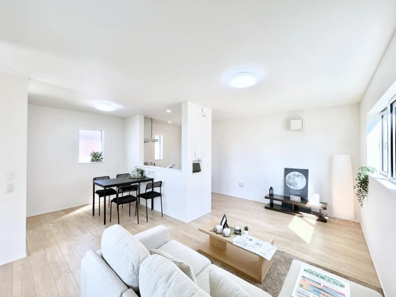 ���r���O�@��������̂����Q�K���r���O�̓v���C�x�[�g���������A���������ĕ�点�܂� 