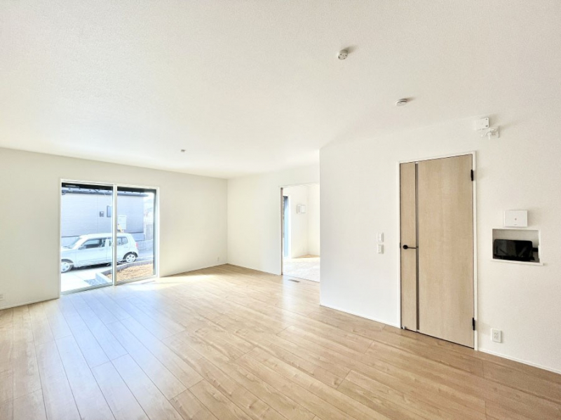 ���̑����ρ@�Ƒ��̏Ί炪���R�Ɛ��܂�Ă���A����ȕ��͋C�̃_�C�j���O�Ɏd�オ���Ă��܂��B