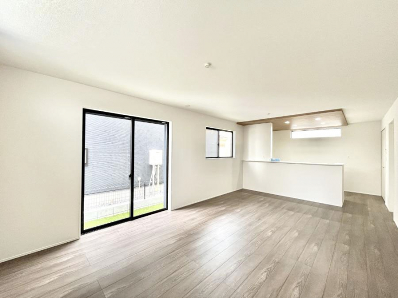 ���r���O�@���邢�z���������A�����̕��͋C�ɖ�������郊�r���O�E�_�C�j���O�B 