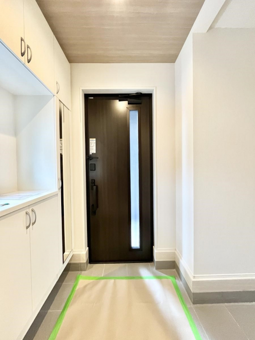 ���ց@�K���X�X���b�g�̓��������փh�A�������Ɍ���͂��Ă���܂�