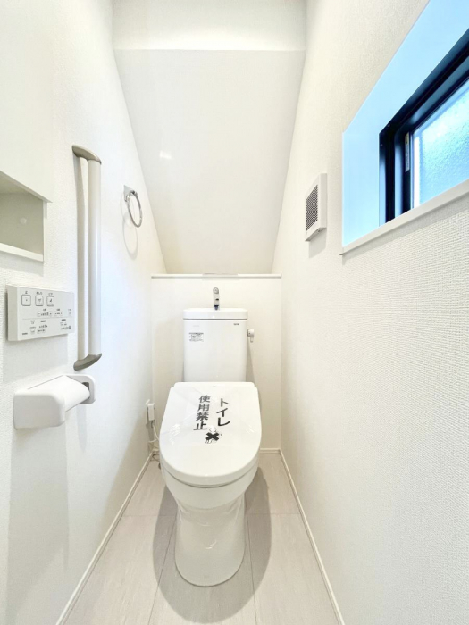 �g�C���@�g�C����1�K��2�K���ꂼ��ɔz�u����Ă��ĂƂĂ��֗��ł��B 