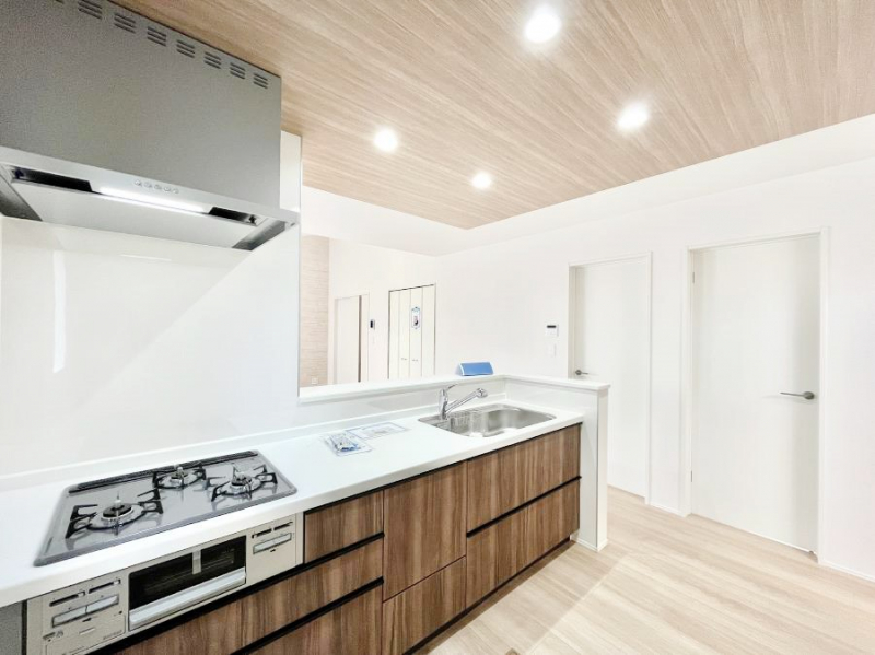 �L�b�`���@���������Ȃ���ł����Ƒ��Ƃ̉�b���y���߂�ΖʃL�b�`���@