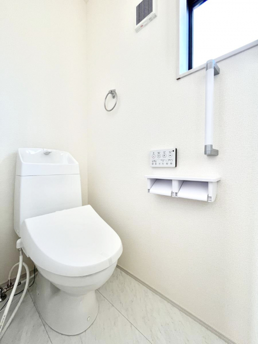 �g�C���@�g�C����1�K��2�K���ꂼ��ɔz�u����Ă��ĂƂĂ��֗��ł��B 