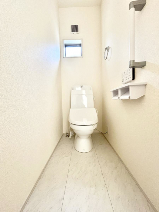 �g�C���@�g�C����1�K��2�K���ꂼ��ɔz�u����Ă��ĂƂĂ��֗��ł��B 