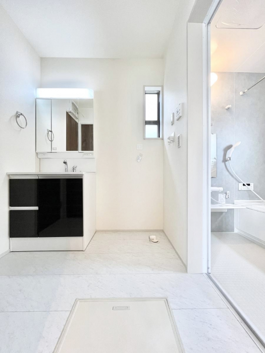 ���ʑ�E���ʏ��@��Ƃ�̐��ʃX�y�[�X�Œ��̐g�x�x���X���[�Y��