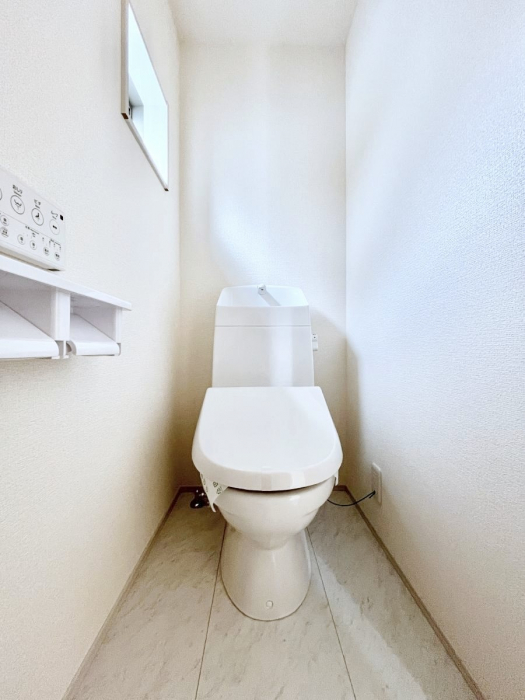 �g�C���@�g�C����1�K��2�K���ꂼ��ɔz�u����Ă��ĂƂĂ��֗��ł��B 