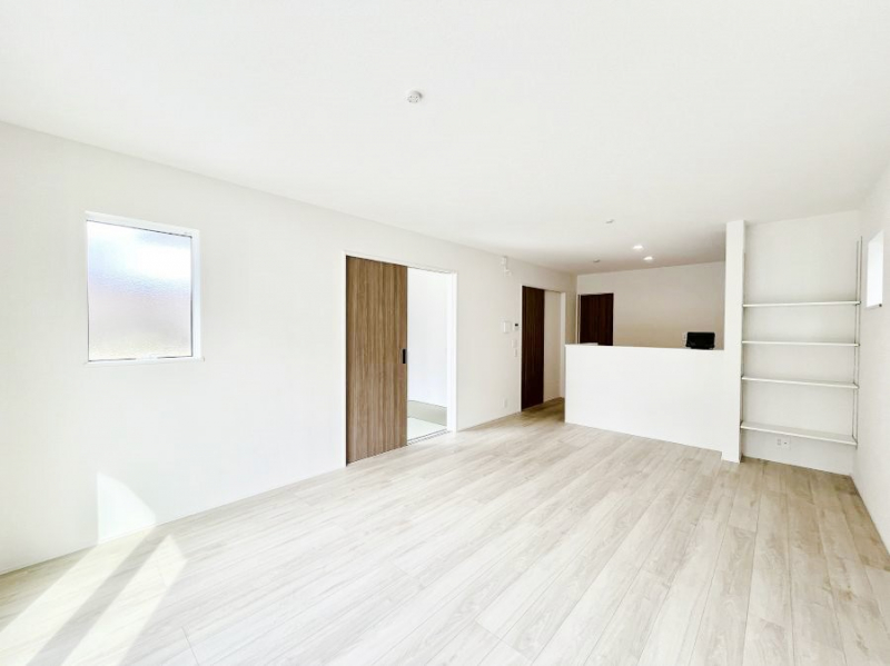 ���r���O�@���邢�z���������A�����̕��͋C�ɖ�������郊�r���O�E�_�C�j���O�B 