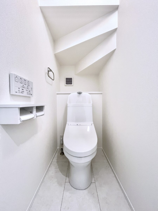 �g�C���@�g�C����1�K��2�K���ꂼ��ɔz�u����Ă��ĂƂĂ��֗��ł��B 