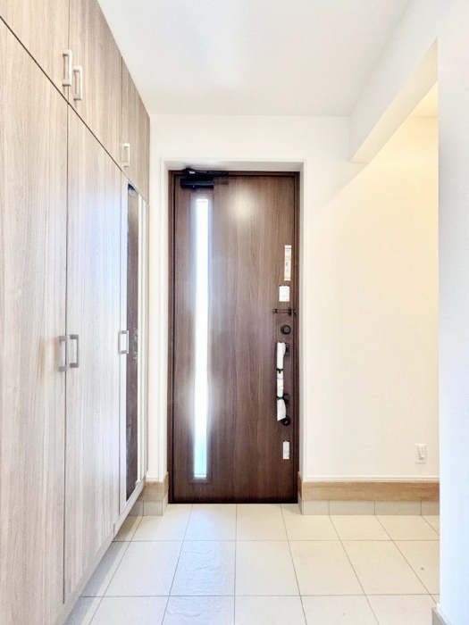 ���ց@�K���X�X���b�g�̓��������փh�A�������Ɍ���͂��Ă���܂��@