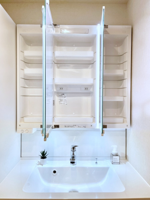 ���̑����ρ@�O�ʋ��̗��ɁA���ϕi��q���p�i�Ȃǂ����[�\�B���ʑ����������ƕۂ��܂��I