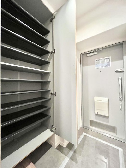 ���̑����ρ@�����Ղ���[�ł���V���[�Y�{�b�N�X�ŉƑ��S���̌C���A���ւ�������B  