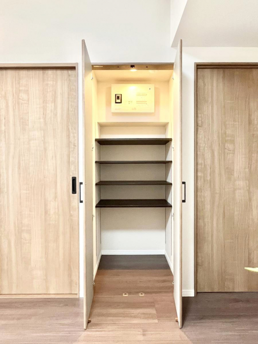 ���̑����ρ@���r���O���[�B�����Ɏ��[������ƕ����W�܂�LDK���X�b�L���Еt�������ł��ˁB  