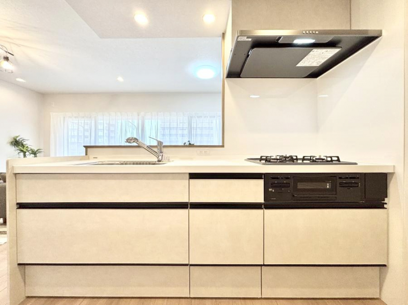 �L�b�`���@���������Ȃ���ł����Ƒ��Ƃ̉�b���y���߂�ΖʃL�b�`��