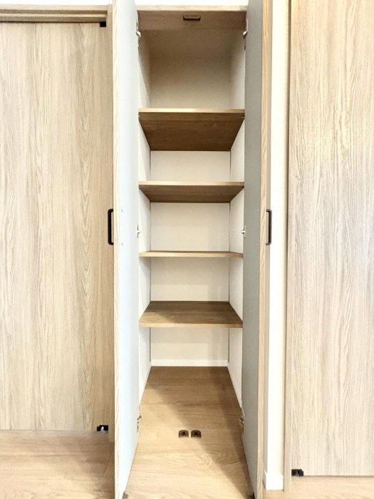 ���̑����ρ@���r���O���[�B�����Ɏ��[������ƕ����W�܂�LDK���X�b�L���Еt�������ł��ˁB  