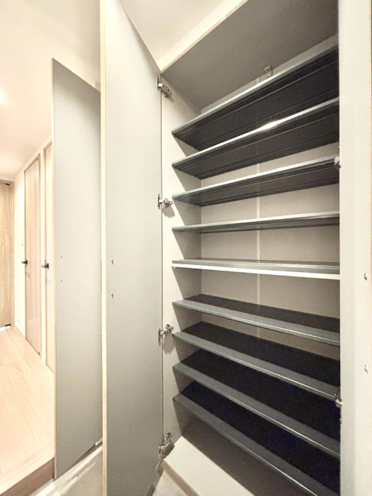 ���̑����ρ@�����Ղ���[�ł���V���[�Y�{�b�N�X�ŉƑ��S���̌C���A���ւ�������B  