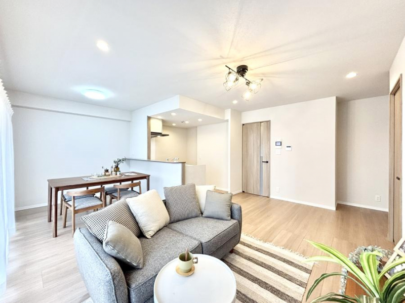 ���r���O�@���Ƒ��̓��₩�Șb�����ŕ�܂�閾�邢���r���O  