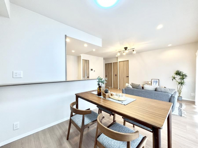 ���r���O�@�������������͋C�̂k�c�j�͉Ƒ��݂�Ȃ̉��K���