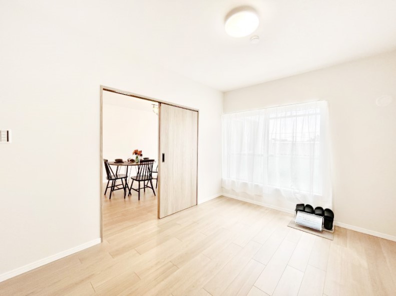 �q�������@���r���O�ɗאڂ����m���B�����˂��J������ƃ��r���O�ƌq����e���̋�Ԃɕϐg�I