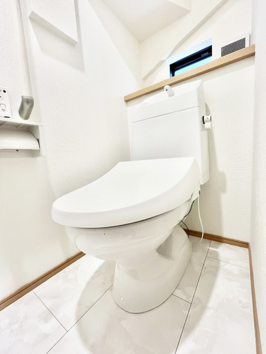 �g�C���@�g�C����1�K��2�K���ꂼ��ɔz�u����Ă��ĂƂĂ��֗��ł��B 