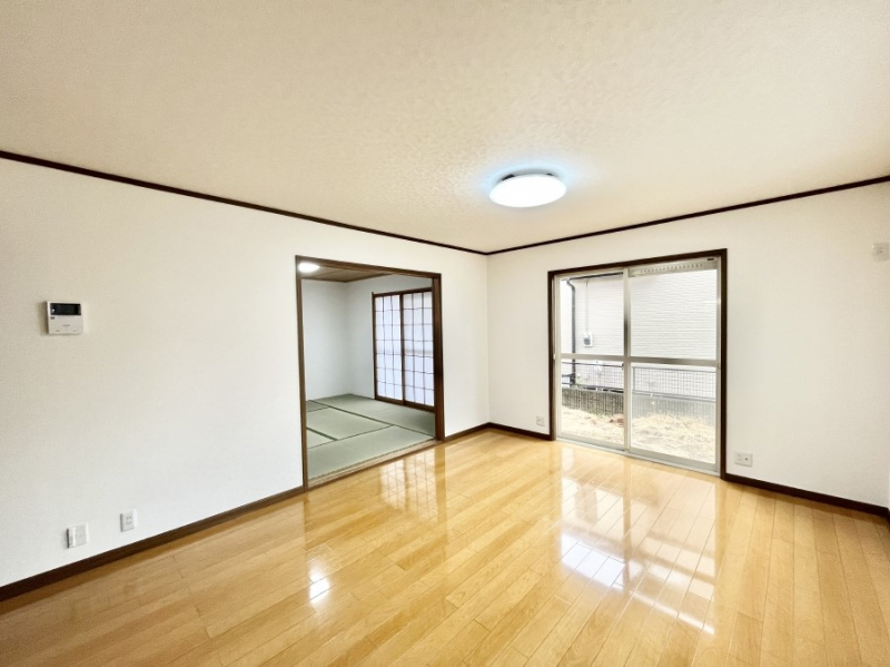 ���r���O�@�אڂ̘a�����J������΂���ɍL�X��Ԃ�