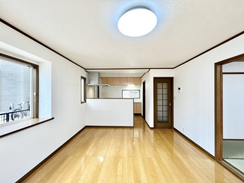 ���̑����ρ@�Ƒ��̏Ί炪���R�Ɛ��܂�Ă���A����ȕ��͋C�̃_�C�j���O�Ɏd�オ���Ă��܂�