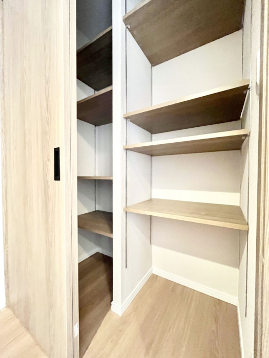 ���̑����ρ@���r���O���[�B�����Ɏ��[������ƕ����W�܂�LDK���X�b�L���Еt�������ł��ˁB  