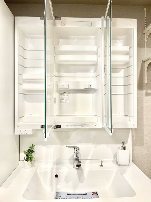 ���̑����ρ@�O�ʋ��̗��ɁA���ϕi��q���p�i�Ȃǂ����[�\�B���ʑ����������ƕۂ��܂��I