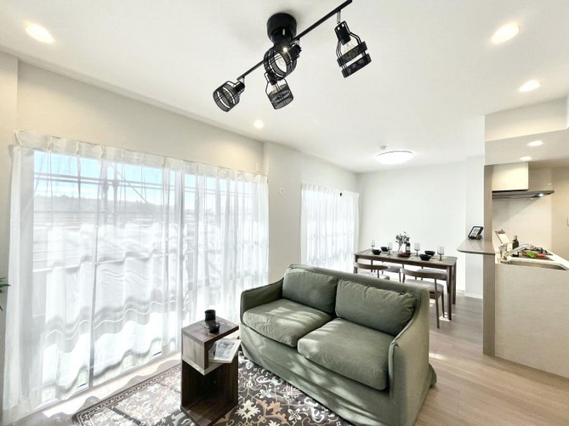 ���r���O�@�傫�ȑ����炽���Ղ�̗z���ƕ����������郊�r���O  