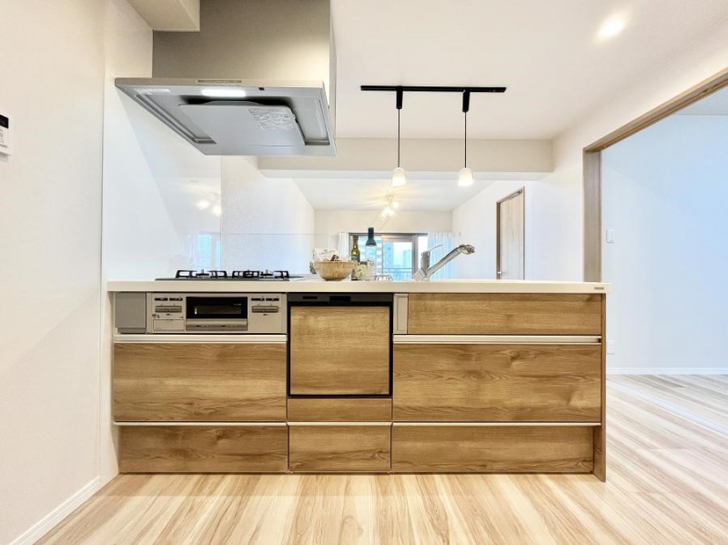 �L�b�`���@���������Ȃ���ł����Ƒ��Ƃ̉�b���y���߂�ΖʃL�b�`��