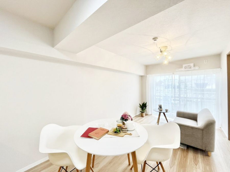 ���r���O�@�傫�ȑ����炽���Ղ�̗z���ƕ����������郊�r���O