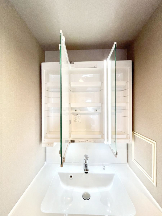 ���̑����ρ@�O�ʋ��̗��ɁA���ϕi��q���p�i�Ȃǂ����[�\�B���ʑ����������ƕۂ��܂��I