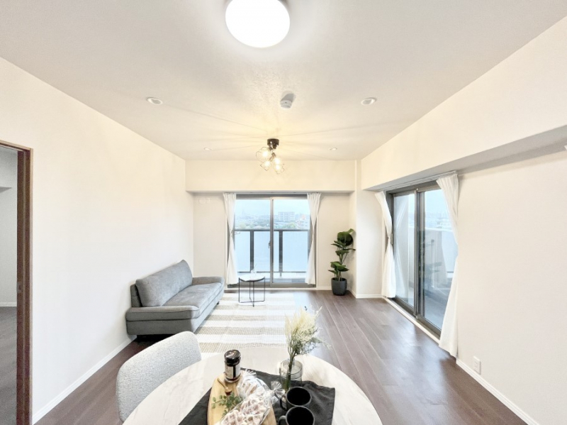 ���r���O�@���Ƒ��̓��₩�Șb�����ŕ�܂�閾�邢���r���O  