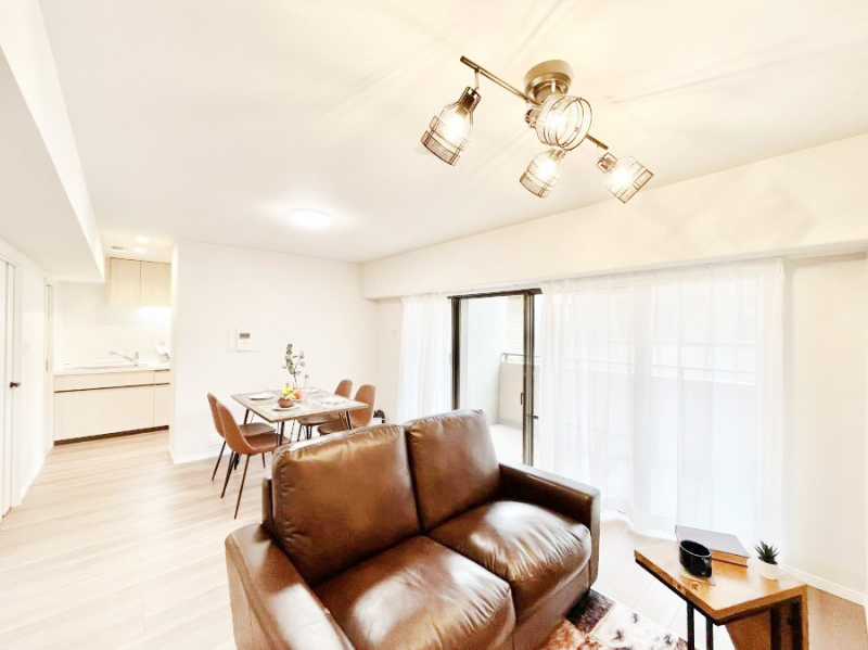 ���r���O�@���邢�z���������A�����̕��͋C�ɖ�������郊�r���O�_�C�j���O 