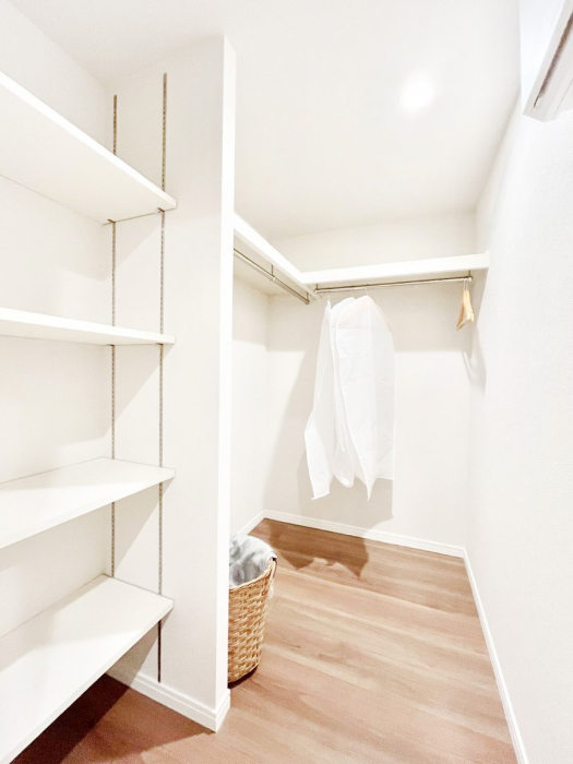 ���[�@�G�ߕi���̕i�Ȃǂ����Ղ���[�o����t�@�~���[�N���[�N�t���ł�