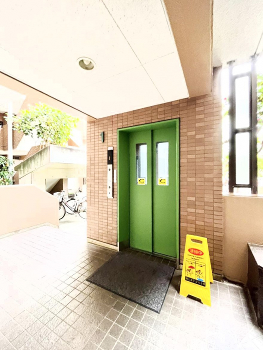 ���̑��@����̏�艺��ɕ֗��ȃG���x�[�^�[�B�����Ȃ��q���܂Ƃ̂��������A��ɕ֗��ł��I