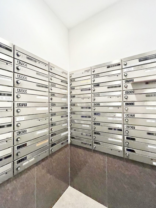 ���̑��@�|�X�g�̓G���g�����X���ɂ���̂ŉJ�ɔG�ꂸ�X�ւ��󂯎��܂��ˁI