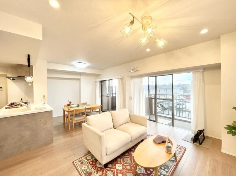 ���r���O�@�傫�ȑ����炽���Ղ�̗z���ƕ����������郊�r���O