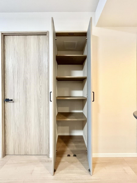 ���̑����ρ@���r���O���[�B�����Ɏ��[������ƕ����W�܂�LDK���X�b�L���Еt�������ł��ˁB  