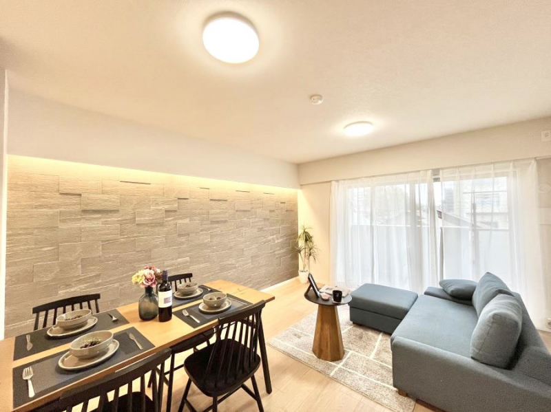 ���r���O�@�傫�ȑ����炽���Ղ�̗z���ƕ����������郊�r���O