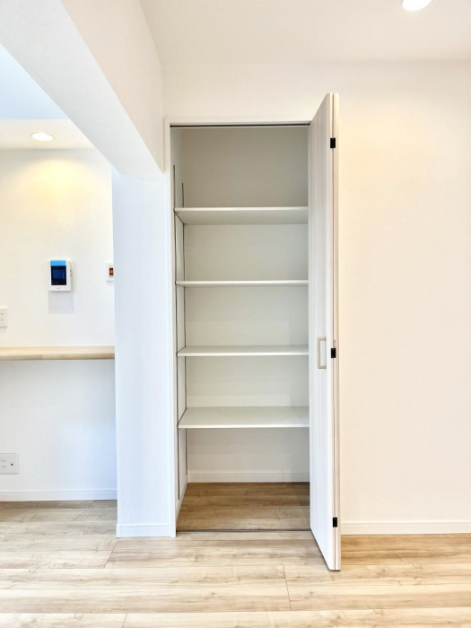 ���̑����ρ@���r���O���[�B�����Ɏ��[������ƕ����W�܂�LDK���X�b�L���Еt�������ł��ˁB  