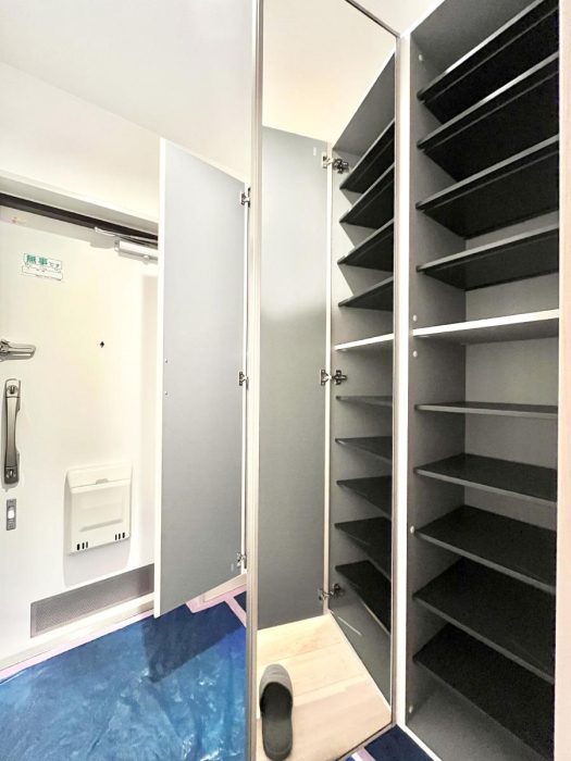 ���̑����ρ@�����Ղ���[�ł���V���[�Y�{�b�N�X�ŉƑ��S���̌C���A���ւ�������B  